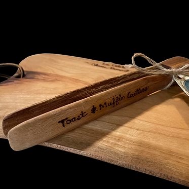 Small wooden cheese board with an engraved tool